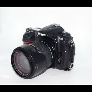 Like New Nikon D300 SLR digital camera w/ Tamron 28-300 lens